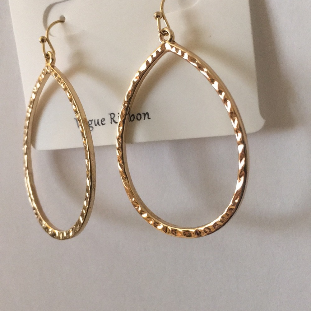 2/$15 Earrings ☀️ NWT V & R Gold Hammered Tea…